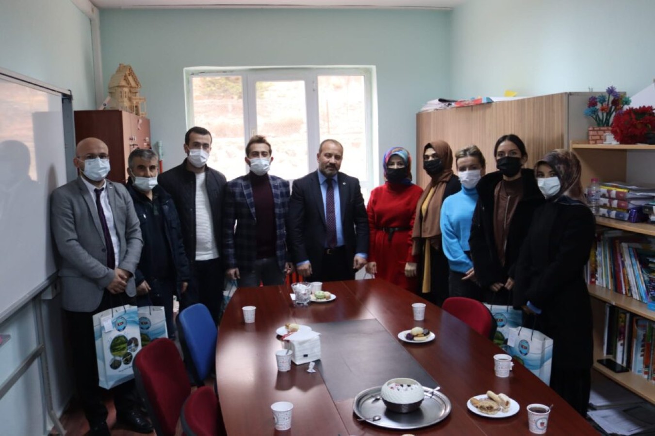 TÜM ÖĞRETMENLERİMİZİN ÖĞRETMENLER GÜNÜ KUTLU OLSUN